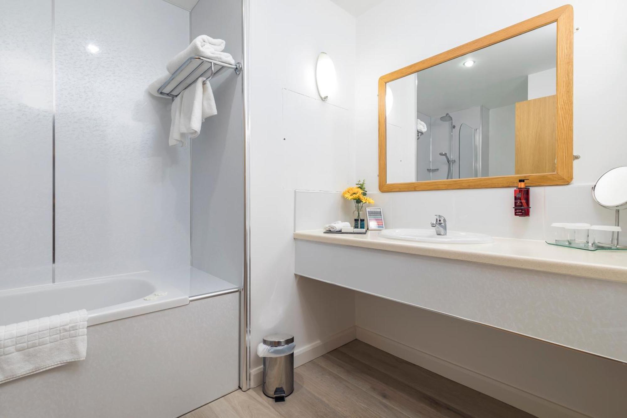 Bayview Hotel Bushmills Bagian luar foto